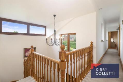 FIRST FLOOR LANDING