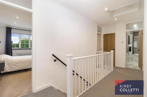 FIRST FLOOR LANDING