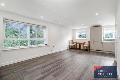 OPEN PLAN LOUNGE/KITCHEN