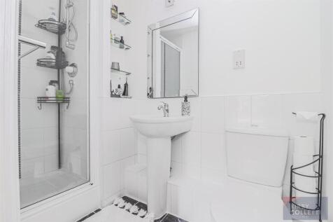 EN SUITE SHOWER ROOM