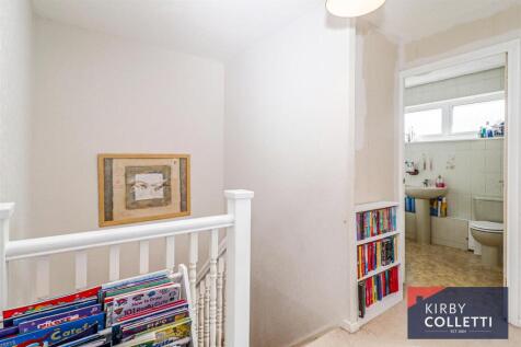 FIRST FLOOR LANDING