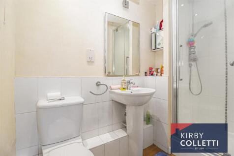 EN SUITE SHOWER ROOM TO BEDROOM ONE