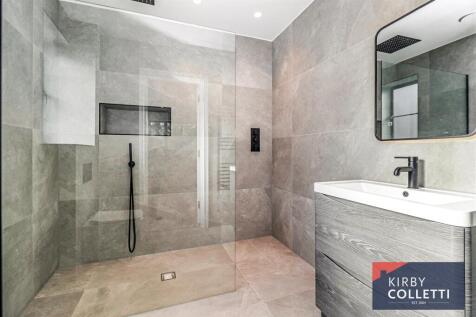 EN SUITE SHOWER ROOM TO BEDROOM 2
