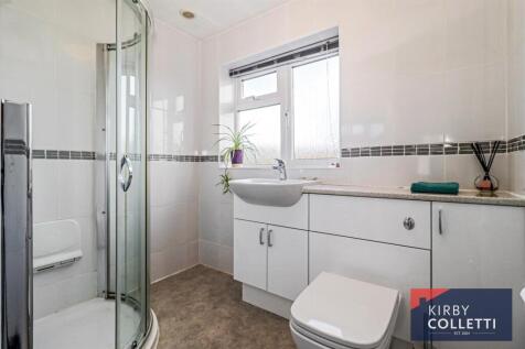 BATH/SHOWER ROOM