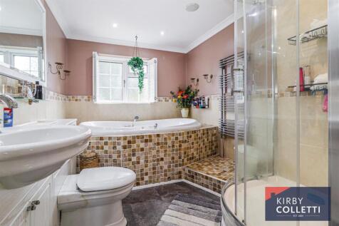 EN SUITE TO BEDROOM ONE