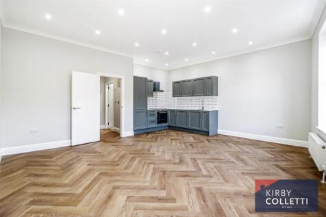 OPEN PLAN LOUNGE/KITCHEN