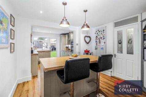 KITCHEN/BREAKFAST ROOM