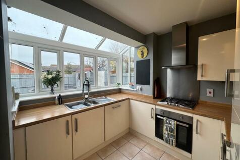 Kitchen/Dining Room &#39;L&#39; Shape