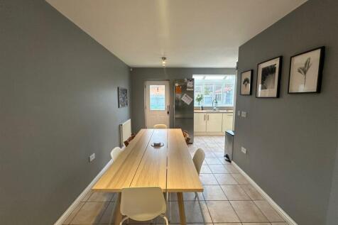 Kitchen/Dining Room &#39;L&#39; Shape