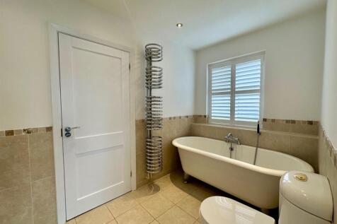 Jack and Jill En-Suite Bathroom
