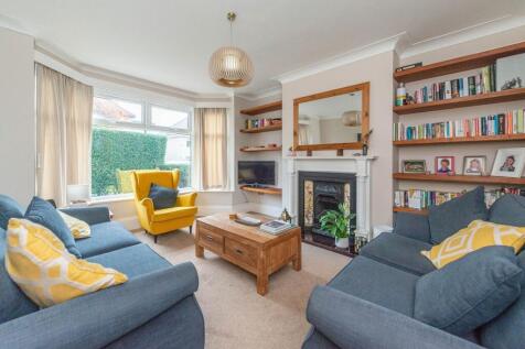 FRONT SITTING ROOM