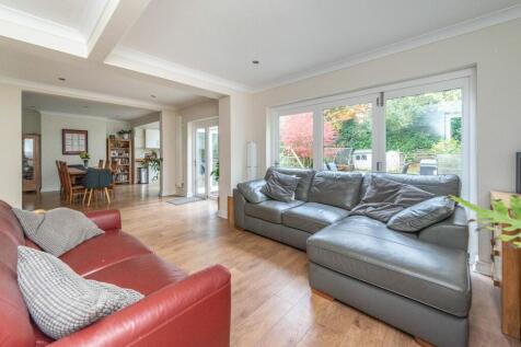 OPEN PLAN KITCHEN DINER AND LOUNGE
