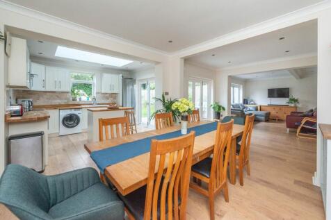 OPEN PLAN KITCHEN DINER AND LOUNGE