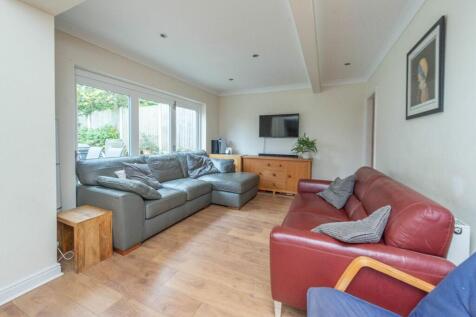 OPEN PLAN KITCHEN DINER AND LOUNGE