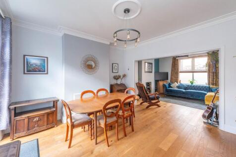 STUNNING THROUGH SITTING/DINING &amp; KITCHEN