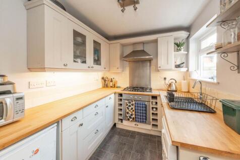 STUNNING THROUGH SITTING/DINING &amp; KITCHEN