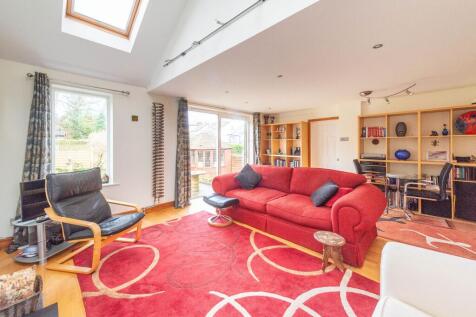 KITCHEN, LIVING ROOM AND DINER