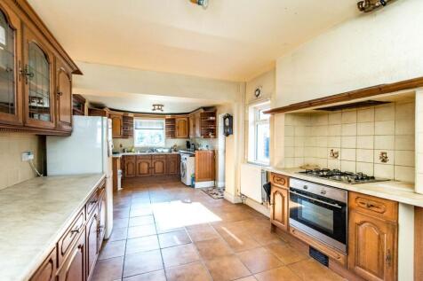 SITTING ROOM DINING ROOM AND KITCHEN