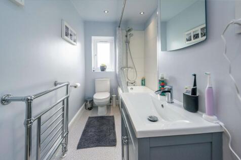 THREE DOUBLE BEDROOMS AND BATHROOM