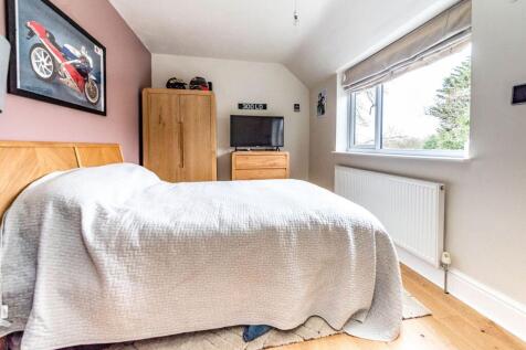 DOUBLE BEDROOMS AND SHOWER ROOM