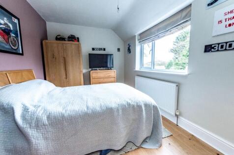 DOUBLE BEDROOMS AND SHOWER ROOM