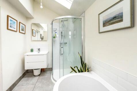 DOUBLE BEDROOMS AND SHOWER ROOM