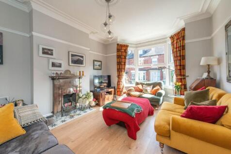 STUNNING EXTENDED KITCHEN/LIVING/DINING ROOM