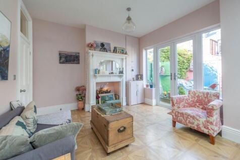 STUNNING EXTENDED KITCHEN/LIVING/DINING ROOM