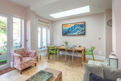 STUNNING EXTENDED KITCHEN/LIVING/DINING ROOM