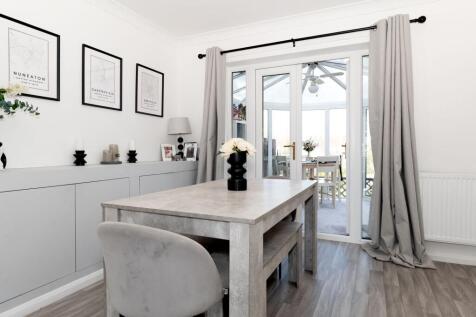 KITCHEN DINER AND LOUNGE