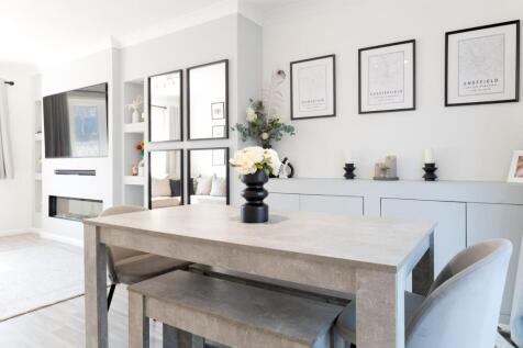 KITCHEN DINER AND LOUNGE