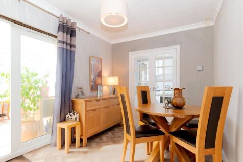 KITCHEN DINER AND LOUNGE