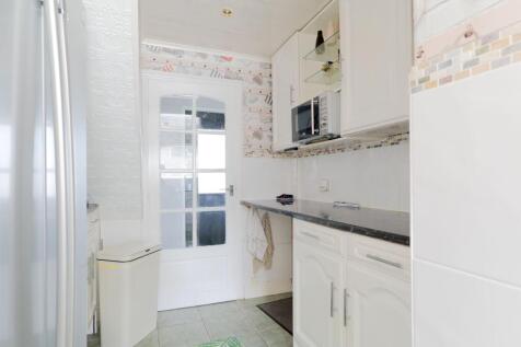 KITCHEN DINER AND LOUNGE