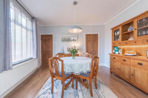 KITCHEN,DINER AND LIVING ROOM