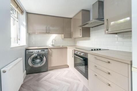 KITCHEN, DINER AND LOUNGE