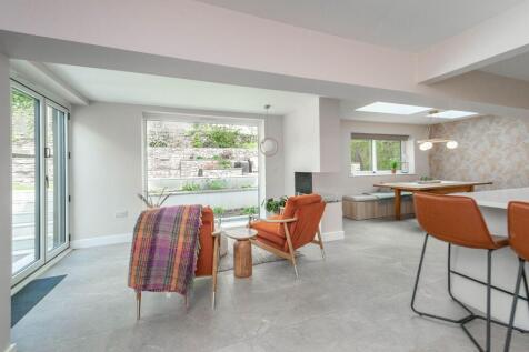 CONTEMPORARY OPEN PLAN LVING KITCHEN