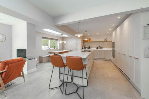 CONTEMPORARY OPEN PLAN LVING KITCHEN