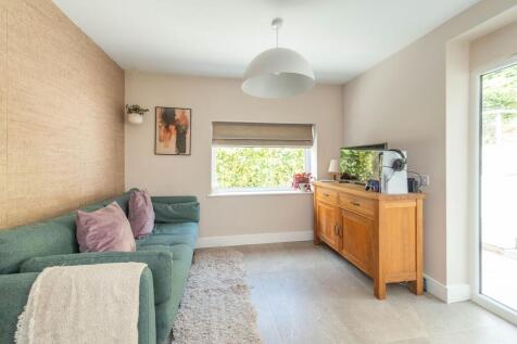 CONTEMPORARY OPEN PLAN LVING KITCHEN