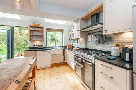 KITCHEN/DINER AND LOUNGE