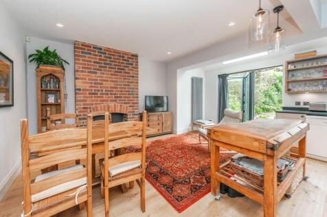KITCHEN/DINER AND LOUNGE