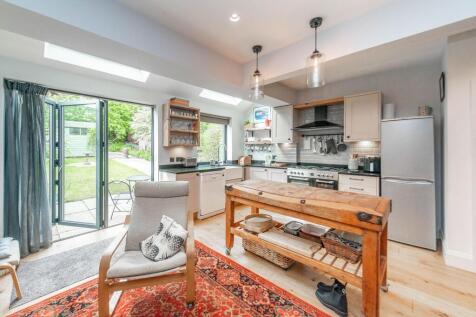 KITCHEN/DINER AND LOUNGE