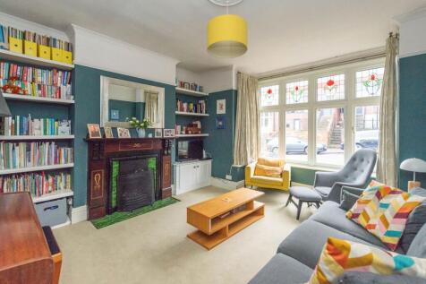 SITTING ROOM AND BEAUTIFUL REAR KITCHEN/DINER