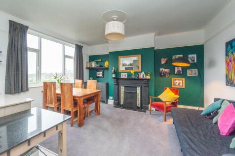 SITTING ROOM AND BEAUTIFUL REAR KITCHEN/DINER