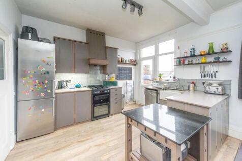 SITTING ROOM AND BEAUTIFUL REAR KITCHEN/DINER