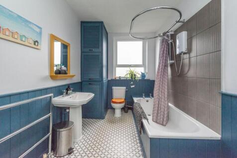 UPPER FLOOR BEDROOMS AND BATHROOM