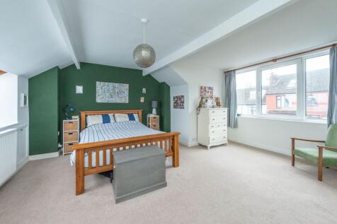 UPPER FLOOR BEDROOMS AND BATHROOM