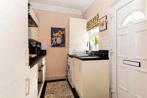 KITCHEN DINER AND LOUNGE