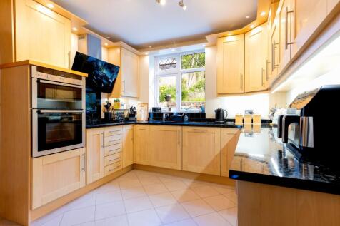 LOUNGE KITCHEN AND DINING ROOM