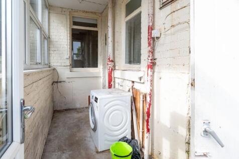 EXTENDED UTILITY ROOM