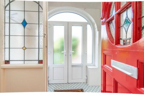 ENTRANCE HALLWAY AND LANDINGS